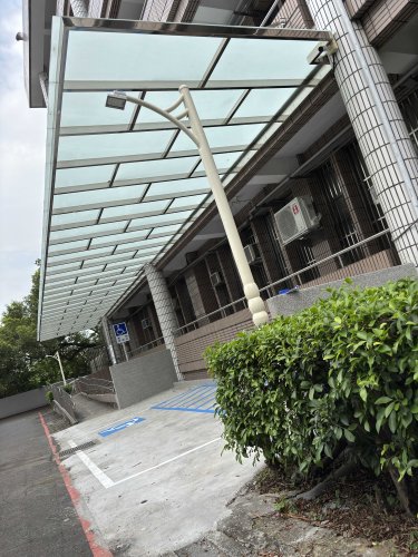 114年5月啟用校園無障礙設備及設施改善工程-南新樓北側身心障礙學生家長接送區